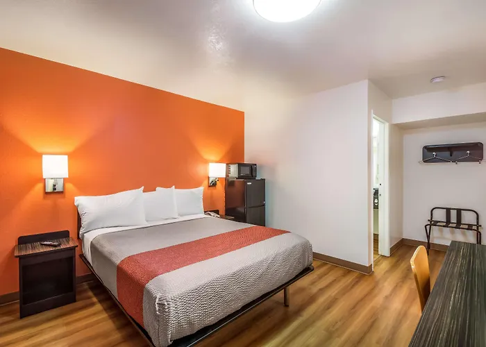Hotel 6-youngtown, Az - Phoenix - Sun