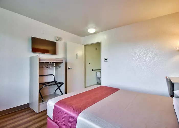 Hotel 6-youngtown, Az - Phoenix - Sun 2*