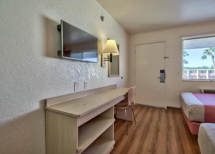 Hotel 6-youngtown, Az - Phoenix - Sun