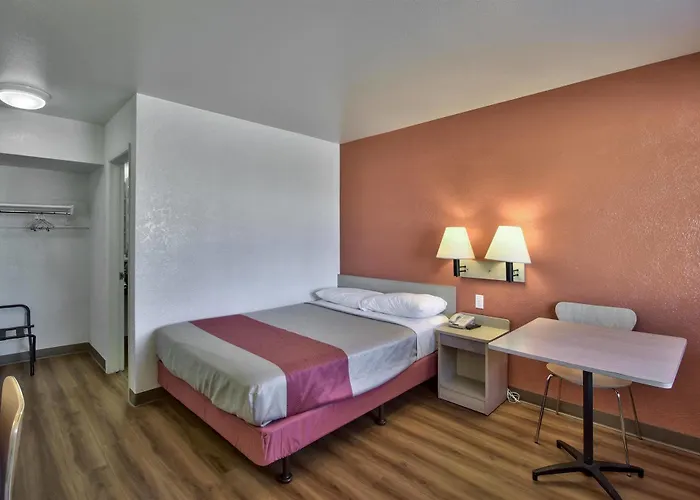 Hotel 6-youngtown, Az - Phoenix - Sun 2*