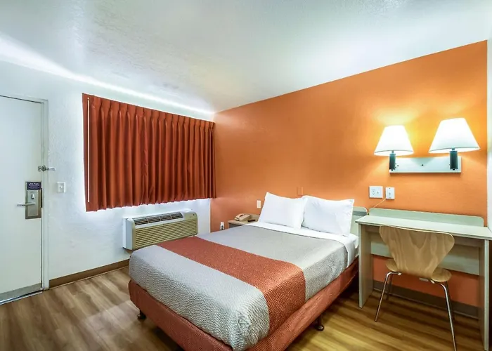 Hotel 6-youngtown, Az - Phoenix - Sun 2*