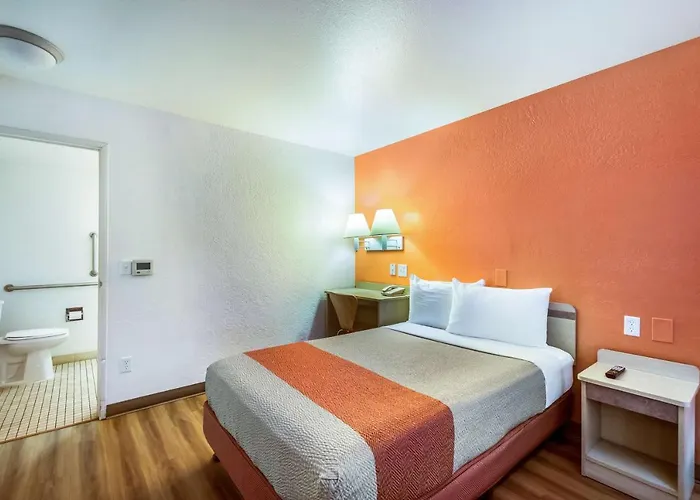 Hotel 6-youngtown, Az - Phoenix - Sun 2*